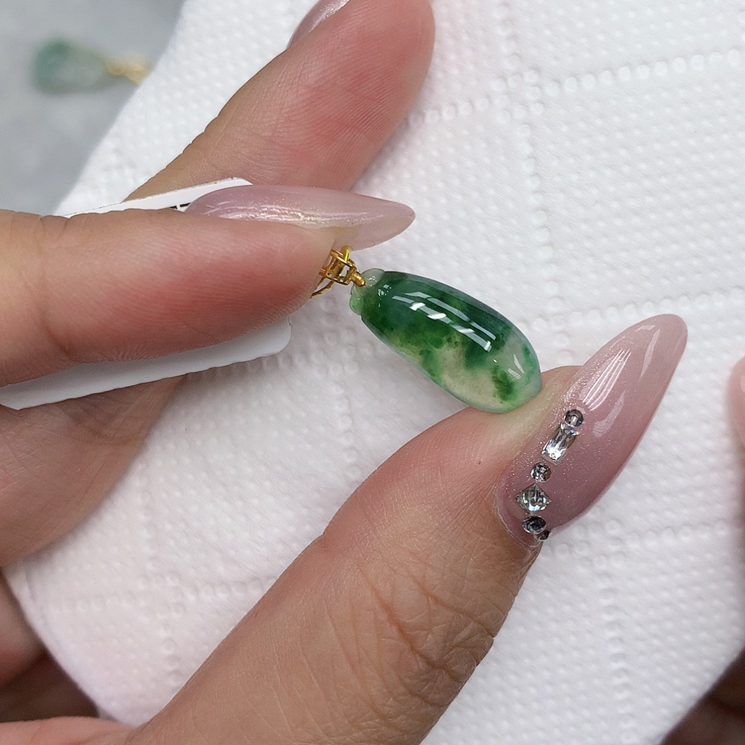 颈饰18K金镶嵌翡翠