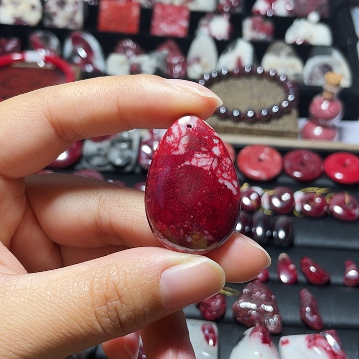 天然辰砂原矿水滴吊坠29.1克