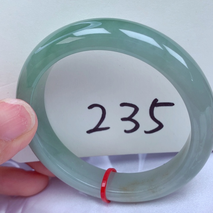 翡翠手镯未镶嵌翡翠