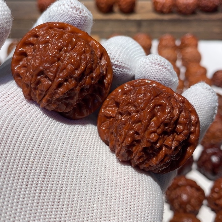 文玩核桃吊坠血麒麟666.02.40