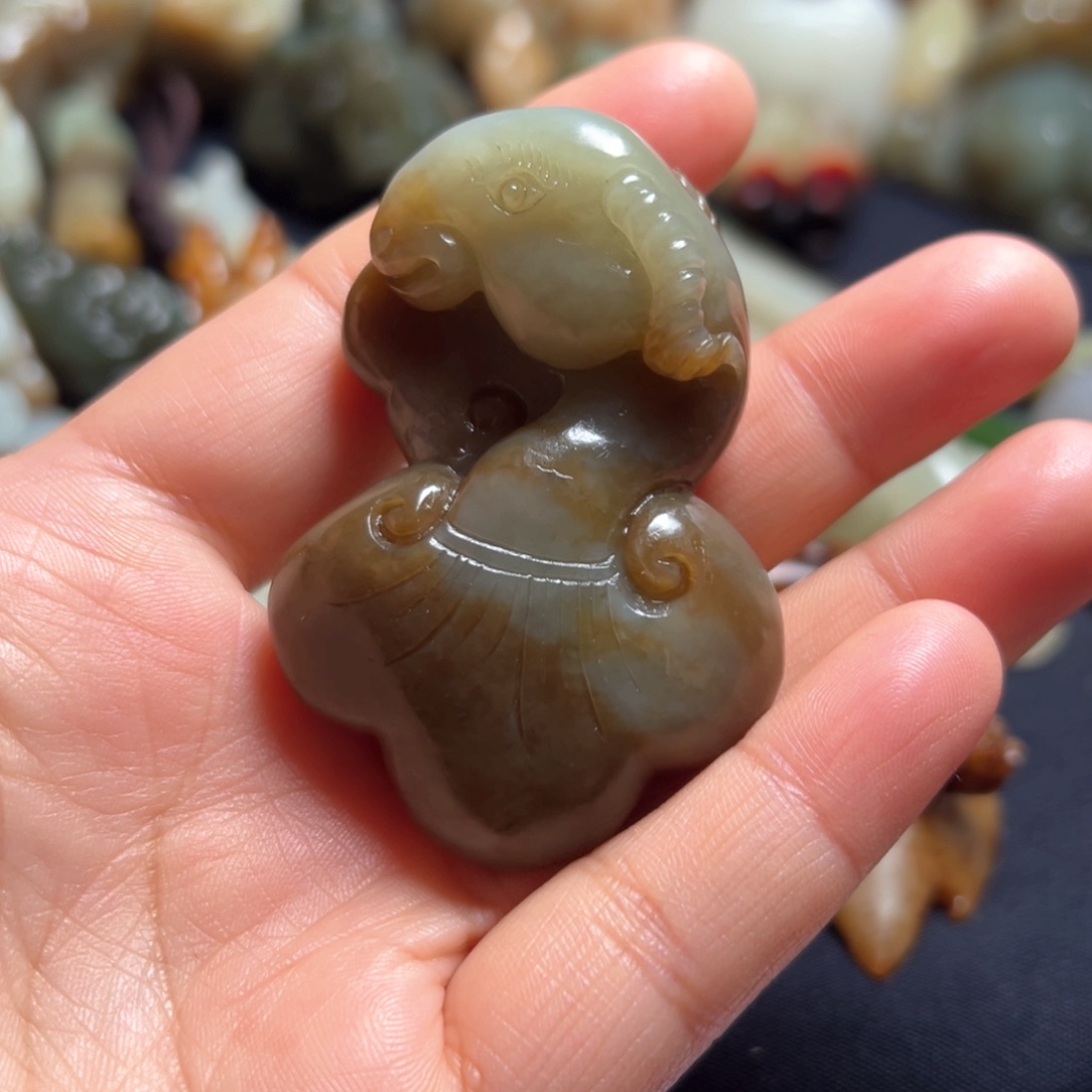 和田玉颈饰未镶嵌我**花