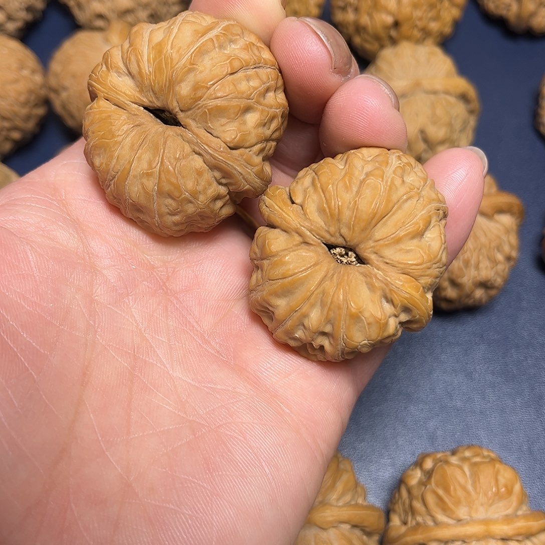 文玩核桃吊坠元宝