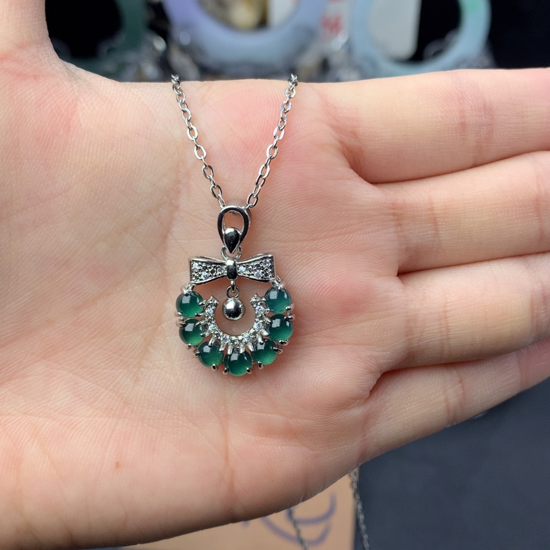 翡翠颈饰未镶嵌翡翠挂件