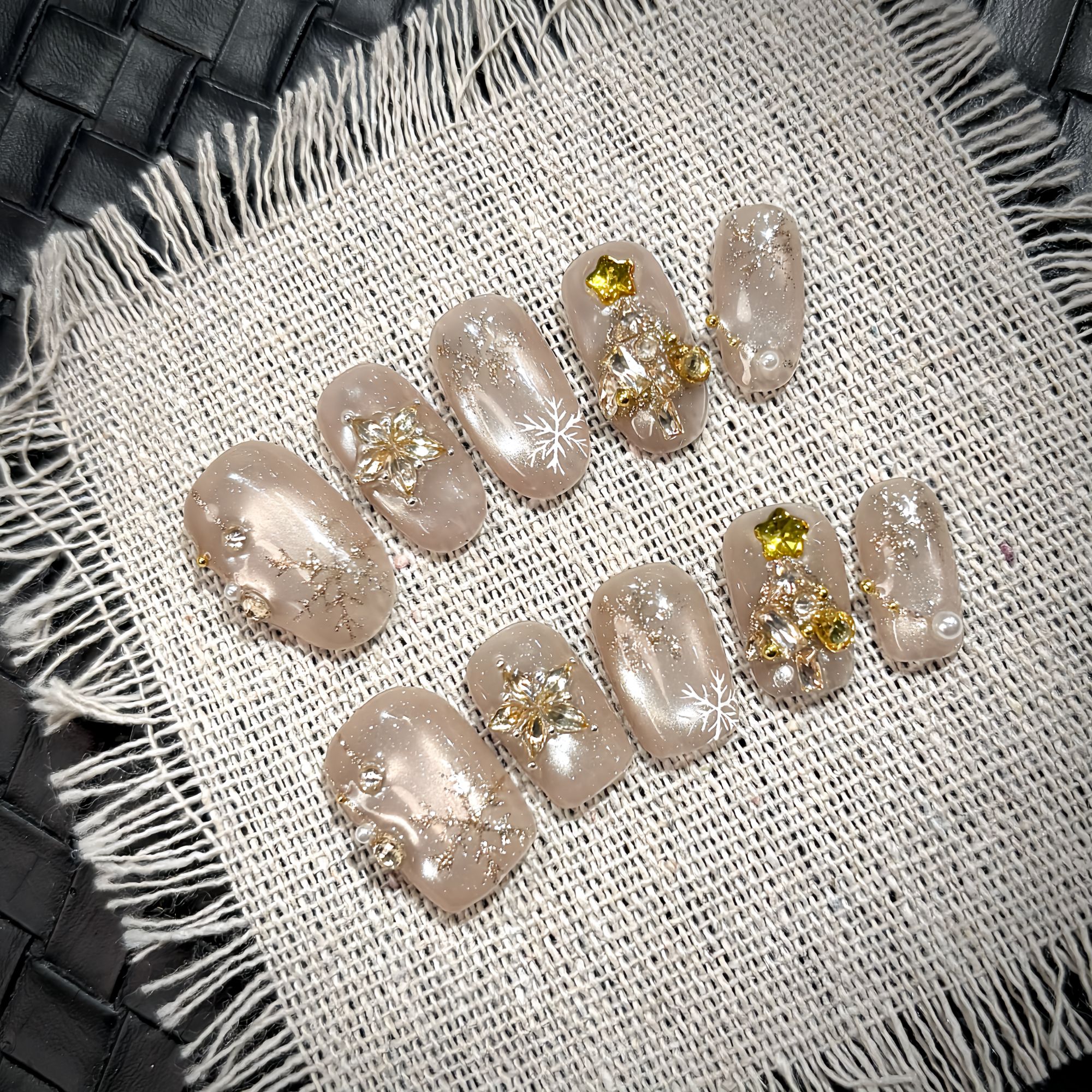 【冰雪奇缘】NAILGO 圣诞限定华丽带钻手绘雪花冬季短款手工穿戴甲