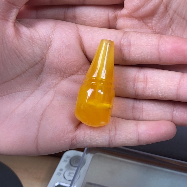 琥珀裸石未镶嵌三通