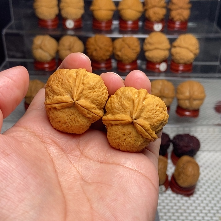 文玩核桃把件满天星三棱68