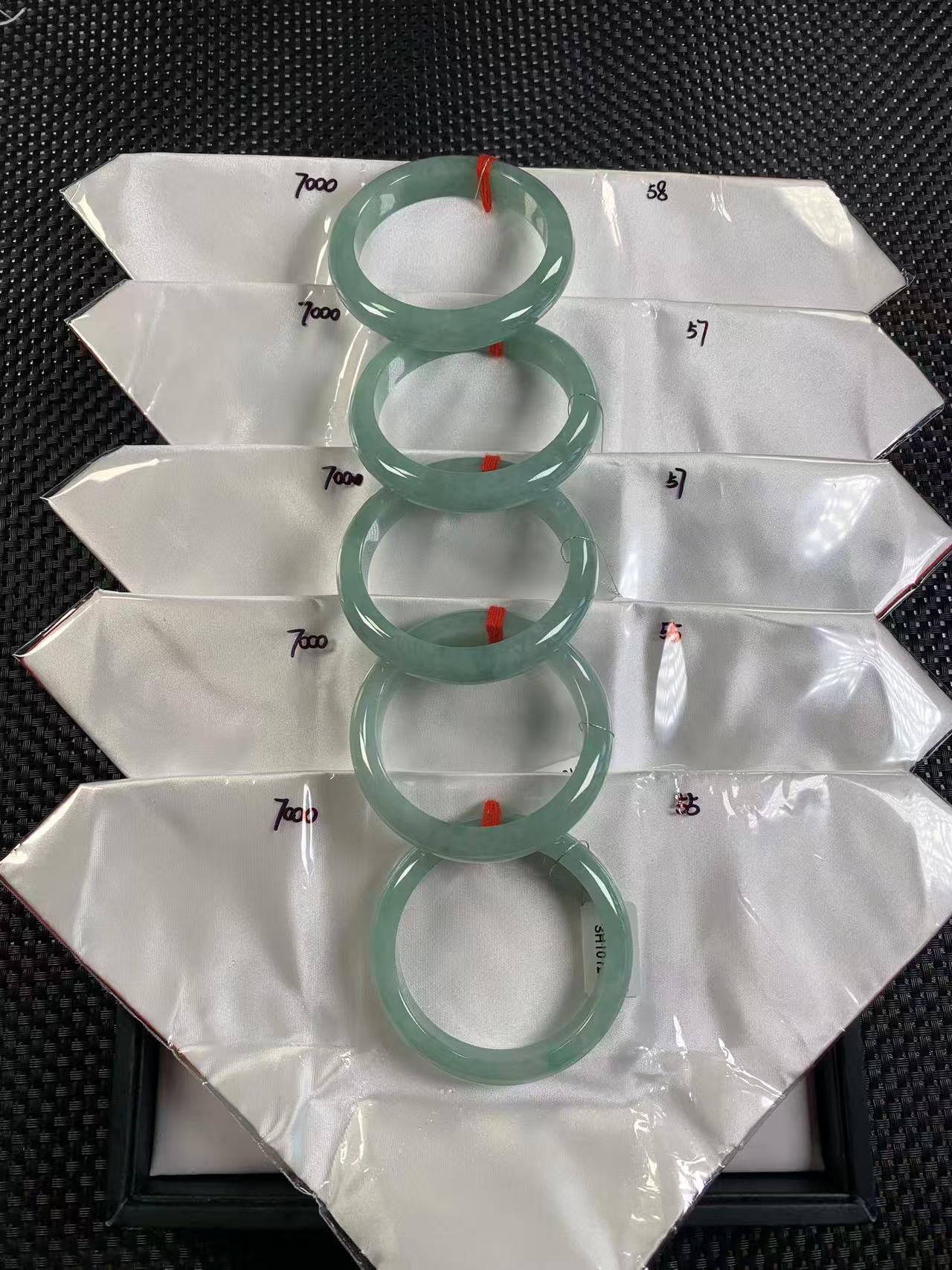 天然缅甸翡翠A货1手镯多样性发货，发一件