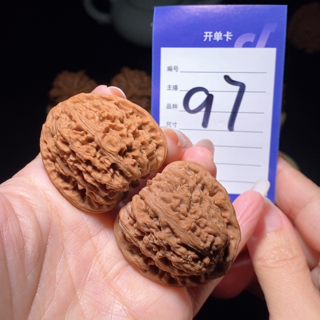 文玩核桃把件高炮南疆全品40左右 
