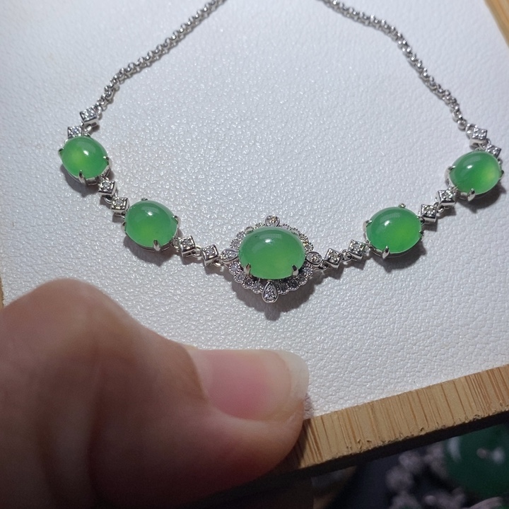 翡翠手链18K金镶嵌y**a18k金镶嵌缅甸翡翠阳绿蛋面手链
