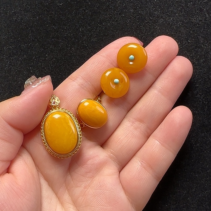 蜜蜡珠宝奇石未镶嵌