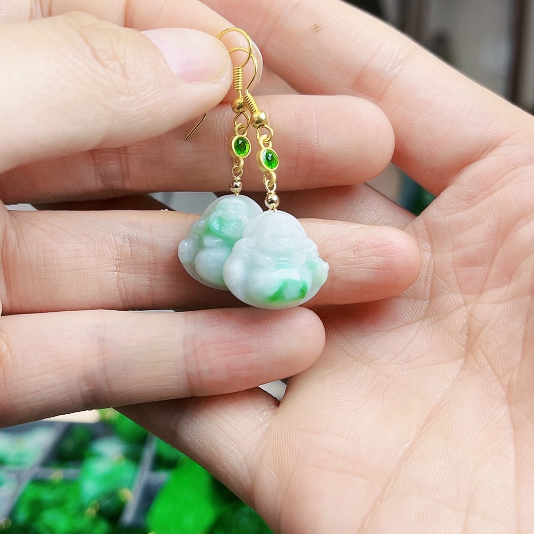 翡翠颈饰未镶嵌耳饰