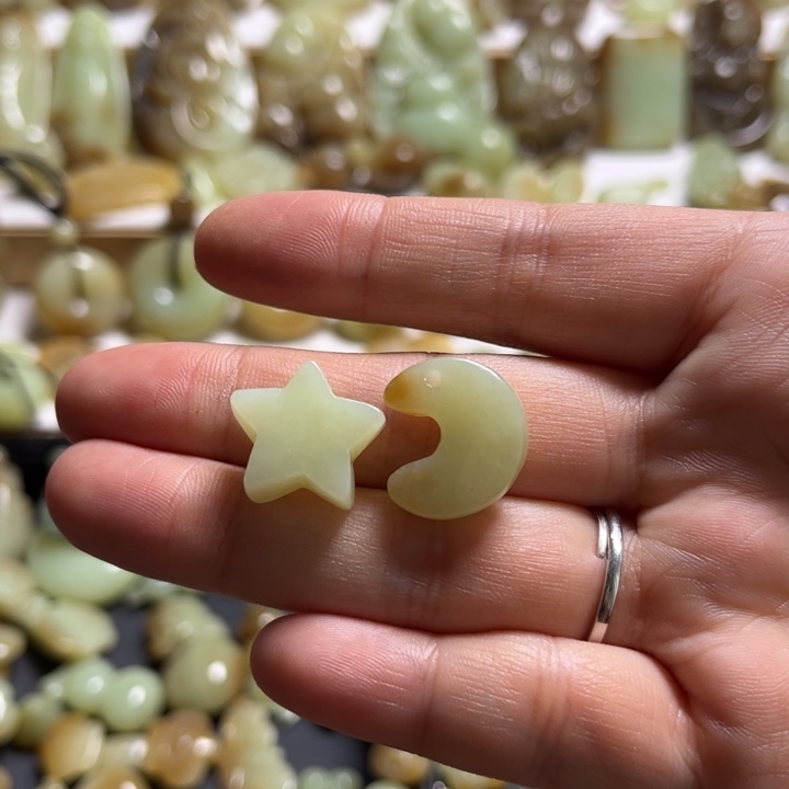 和田玉耳饰未镶嵌