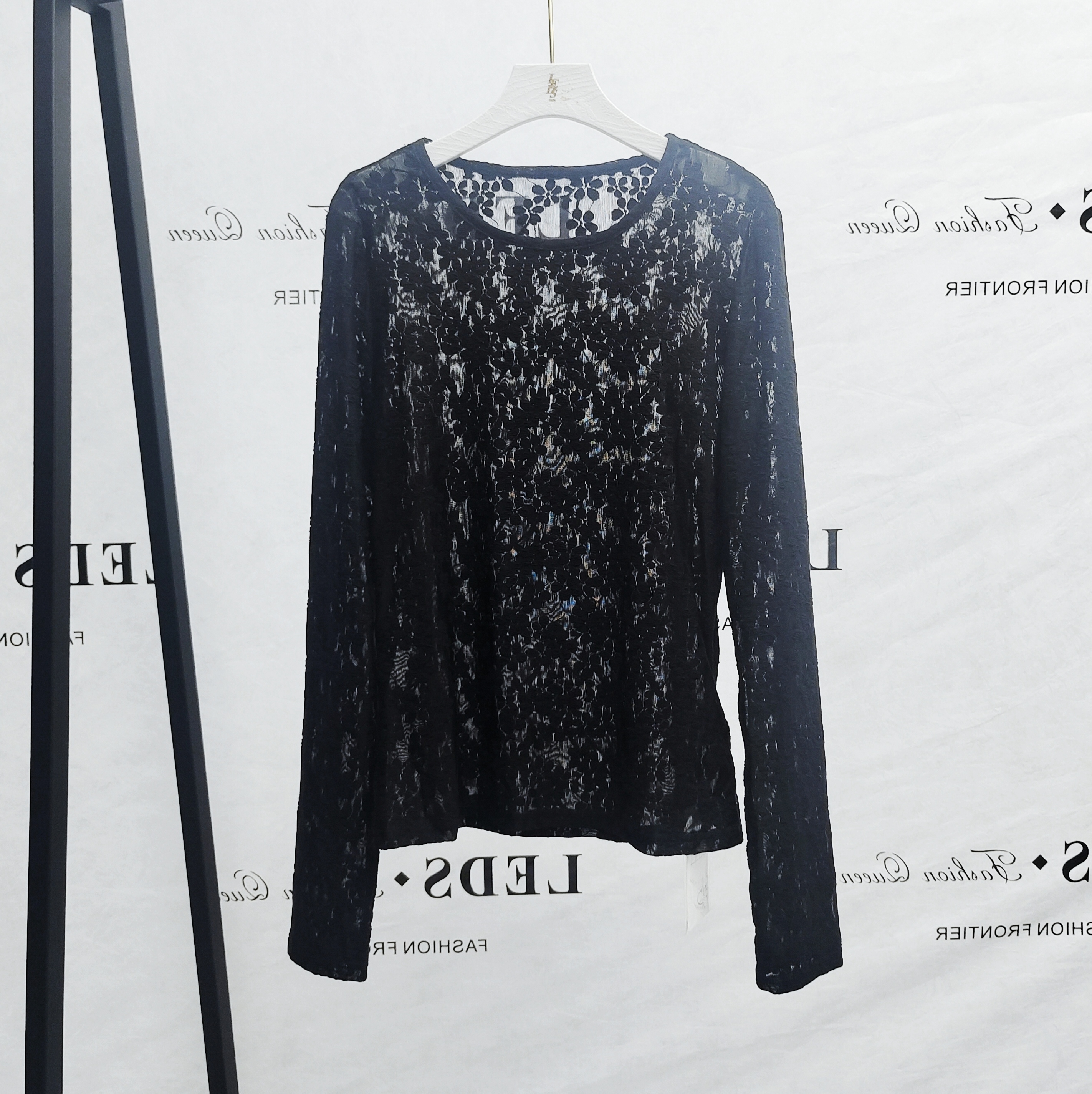 LEDS 1517夏季时尚气质圆领黑色镂空休闲百搭T恤