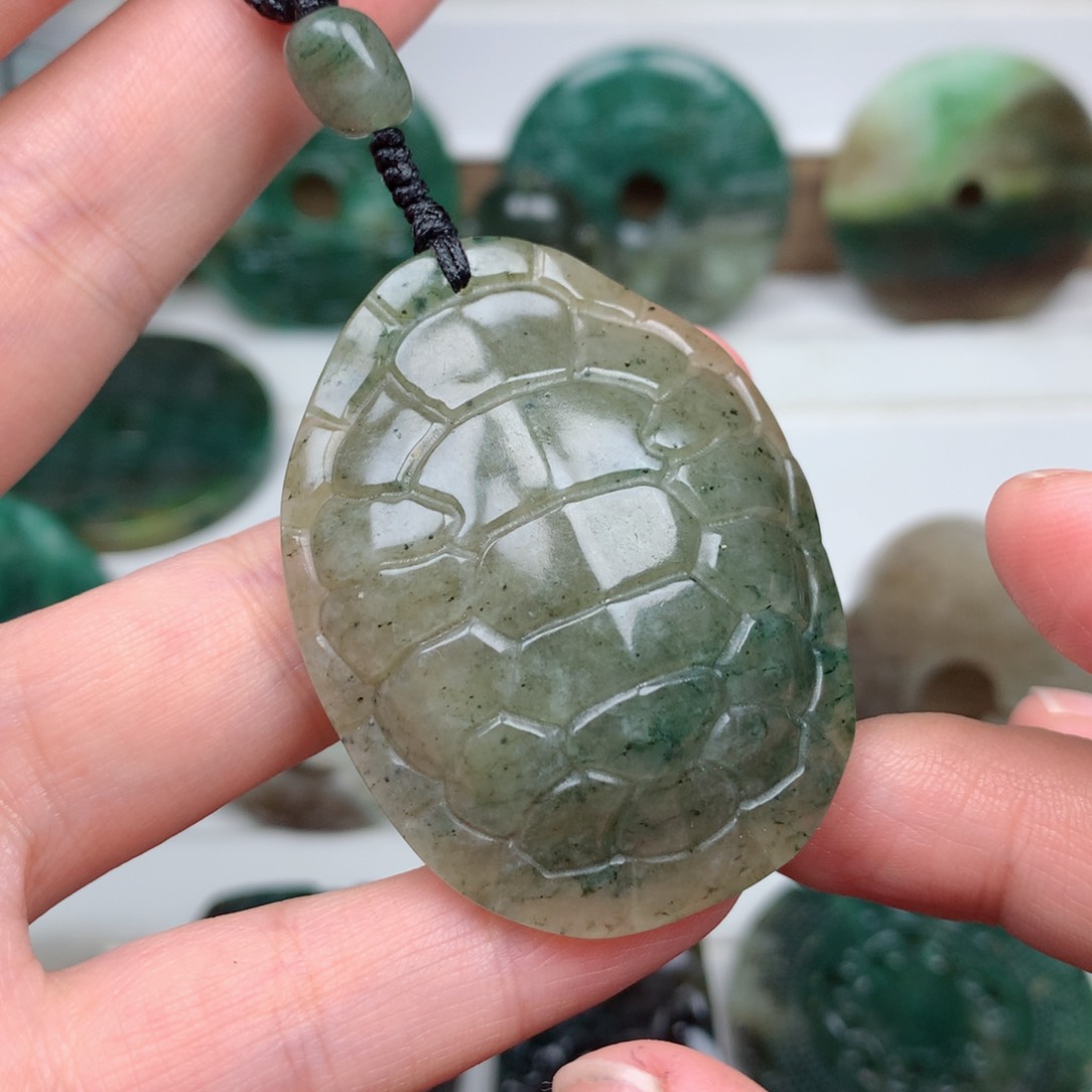 独山玉颈饰未镶嵌