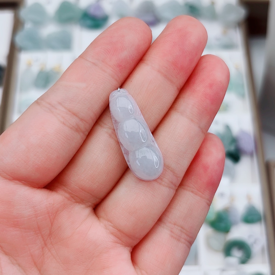 翡翠颈饰未镶嵌豆子