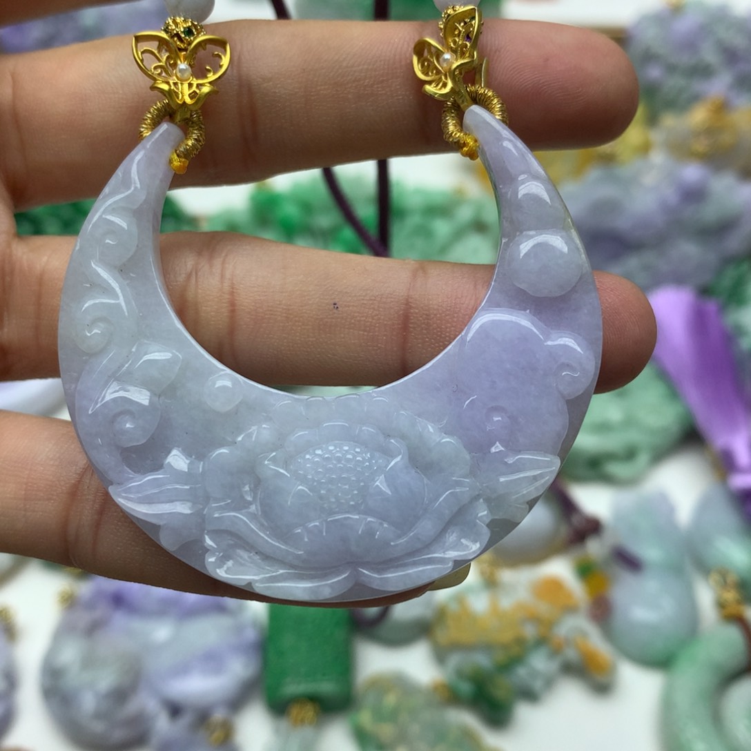 翡翠颈饰未镶嵌翡翠