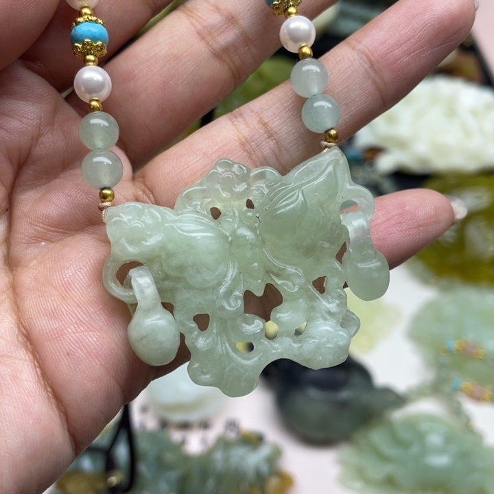 蛇纹石玉未镶嵌颈饰