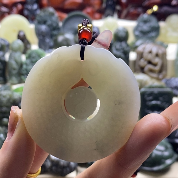 和田玉颈饰未镶嵌彼**此