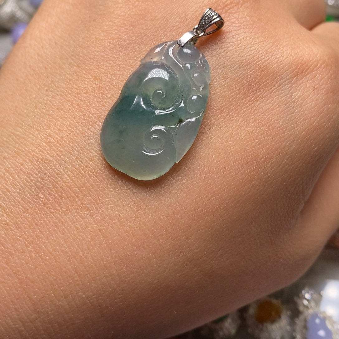 翡翠颈饰银S925镶嵌吊坠