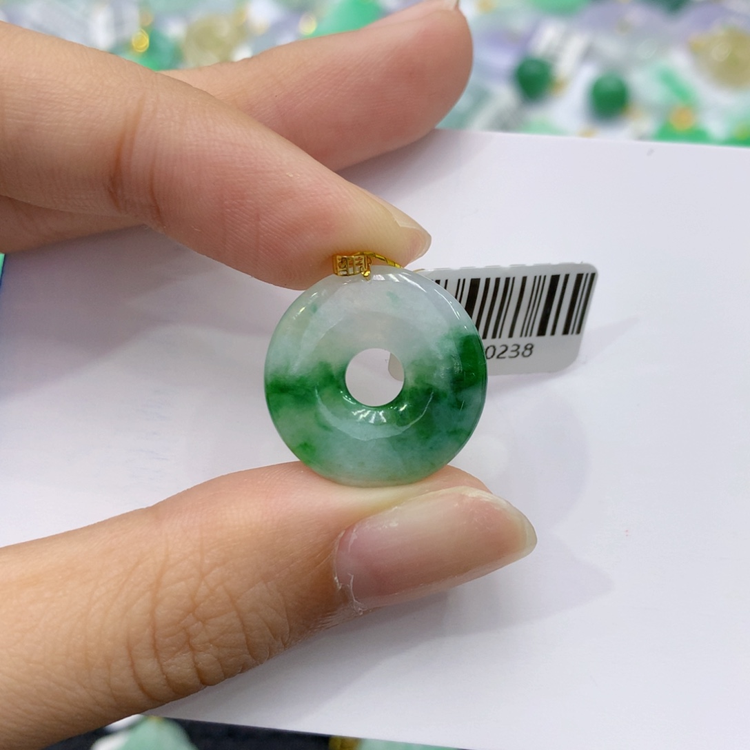 开***常颈饰18K金镶嵌翡翠