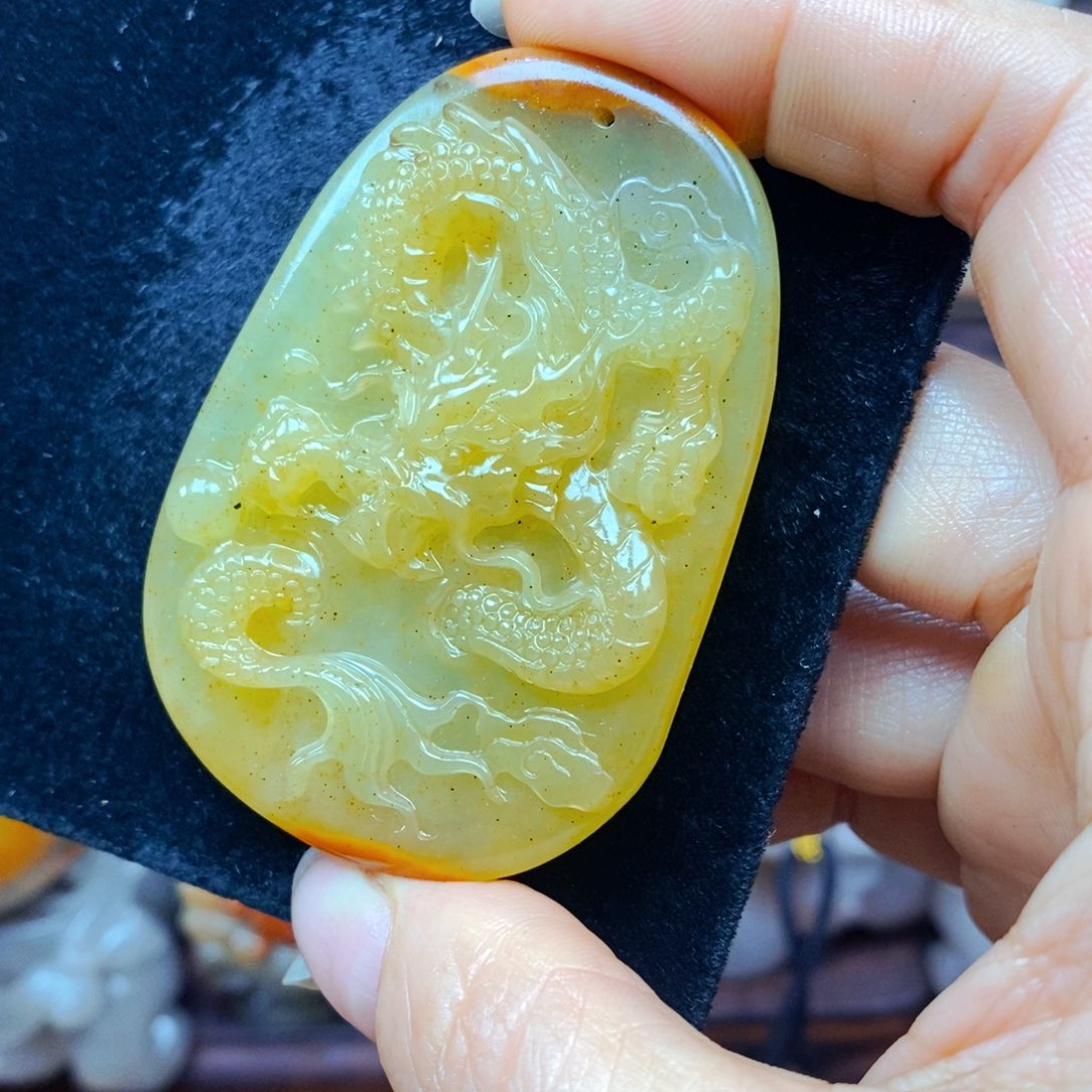 未镶嵌石英质玉（黄龙玉）毛衣链