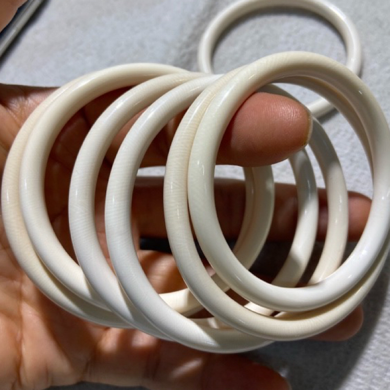 天然猛犸牙6mm圆条手镯乳牙奶油玉化皮果冻料，多样性发其一