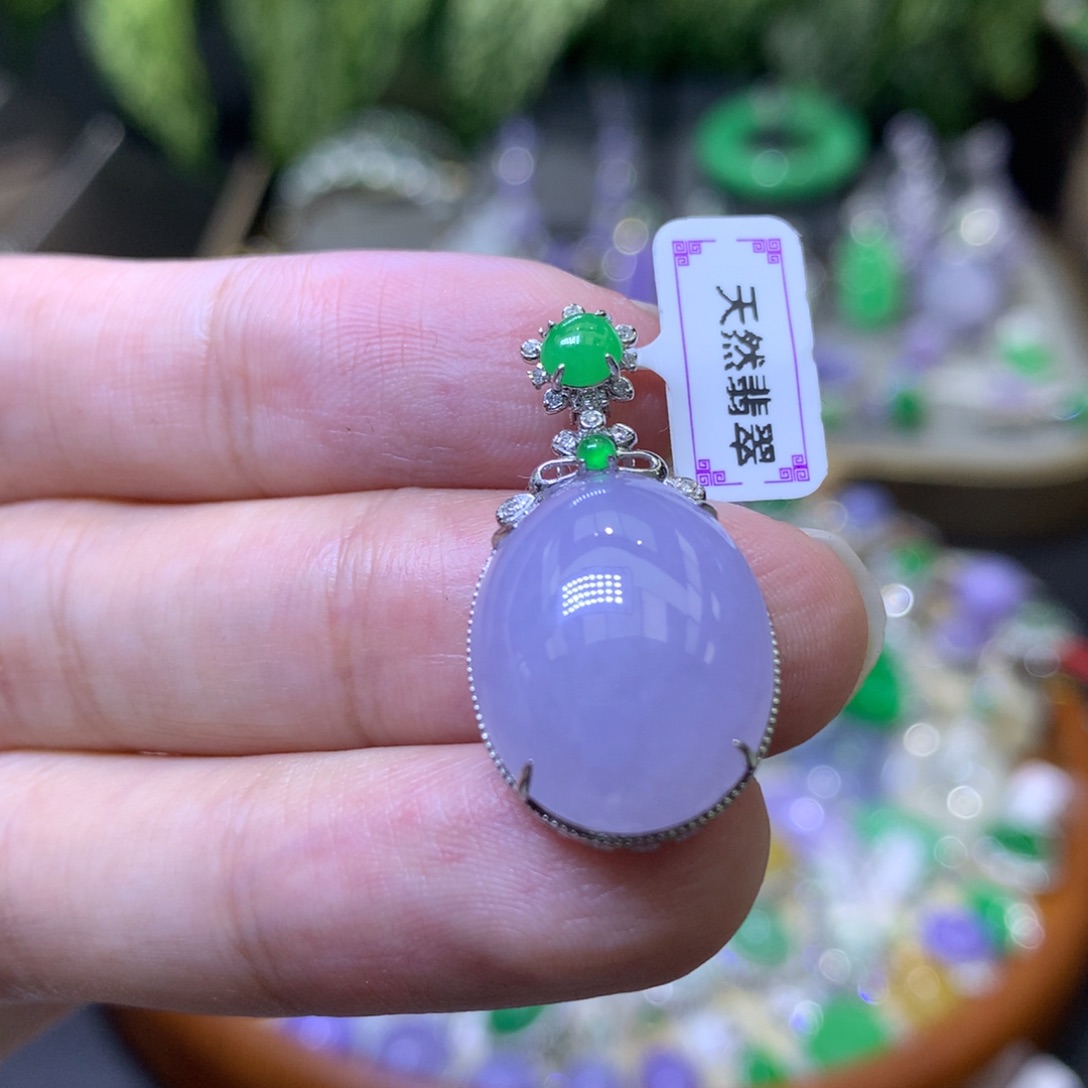 颈饰18K金镶嵌翡翠