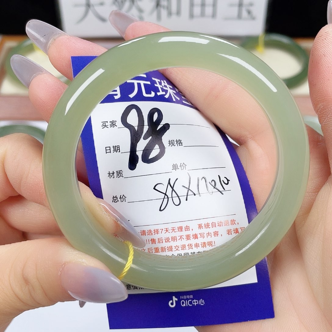 和田玉手镯未镶嵌