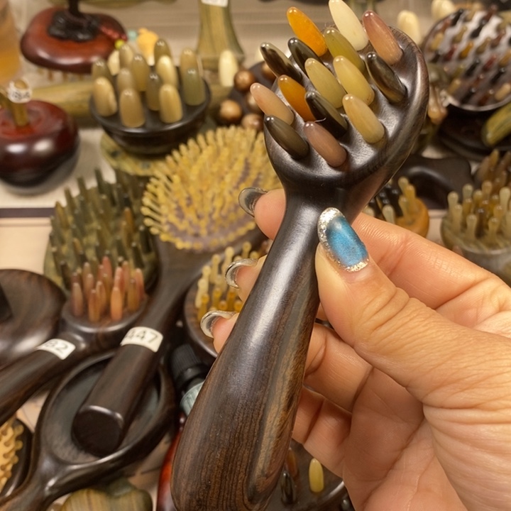 紫光檀15齿彩色梳齿如意梳