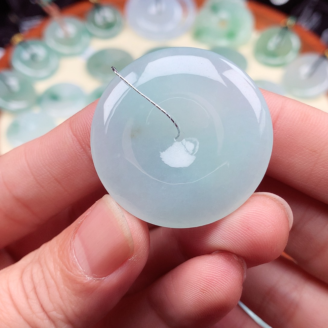 翡翠颈饰未镶嵌大平安扣