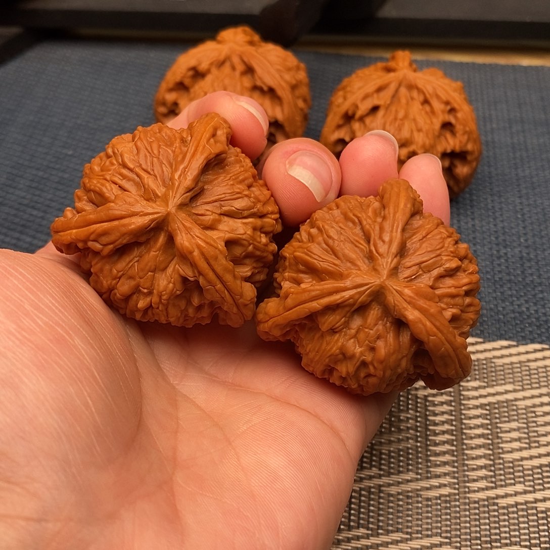 Y***4文玩核桃吊坠三棱