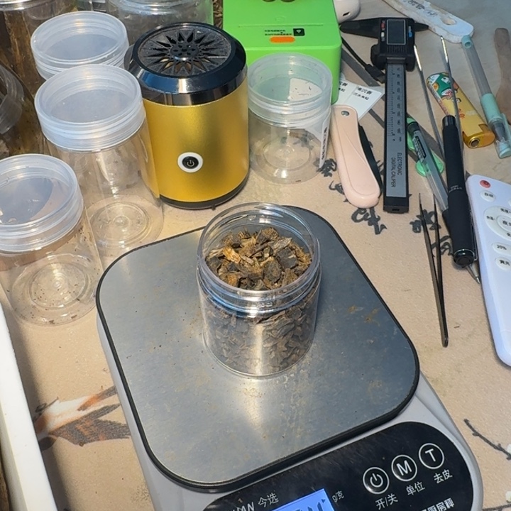 沉香沉香碎屑蓝宝石沉水颗粒40克