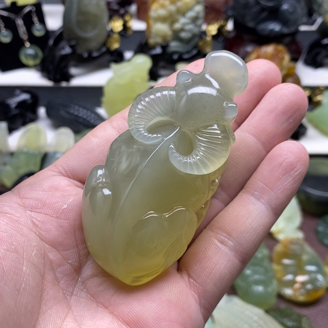岫玉牛手把未镶嵌