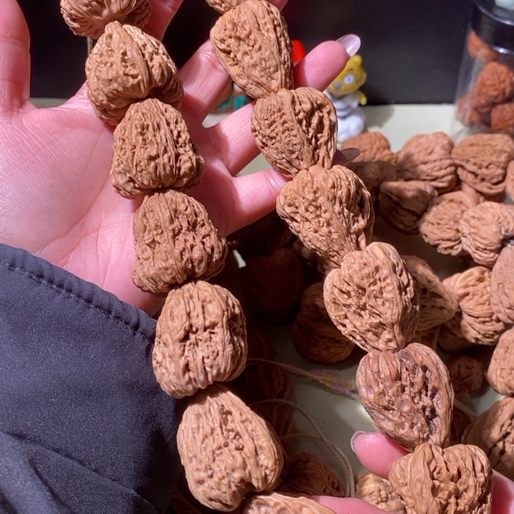 捣***）文玩核桃手串…………