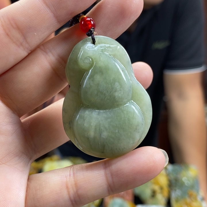 未镶嵌蛇纹石玉颈饰