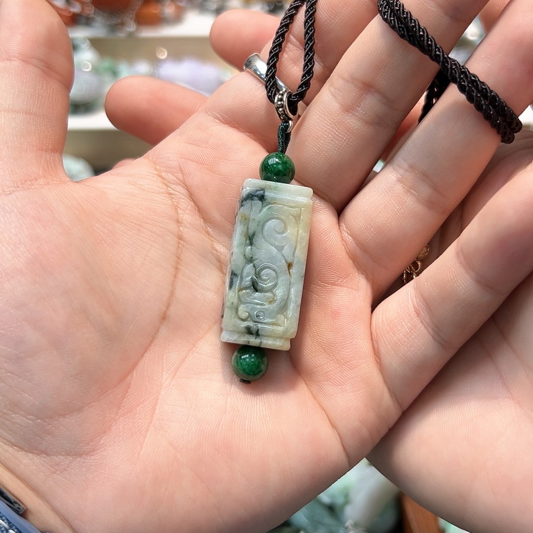 翡翠颈饰未镶嵌吊坠