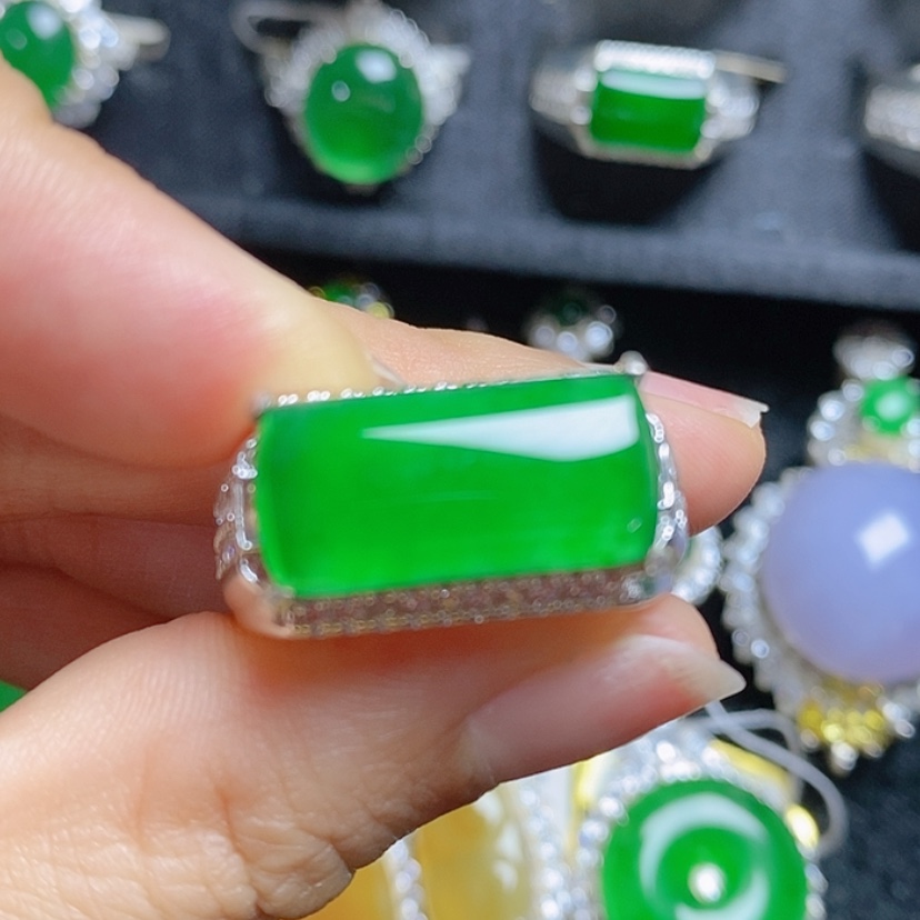 【闪购商品】翡翠未镶嵌挂件马鞍