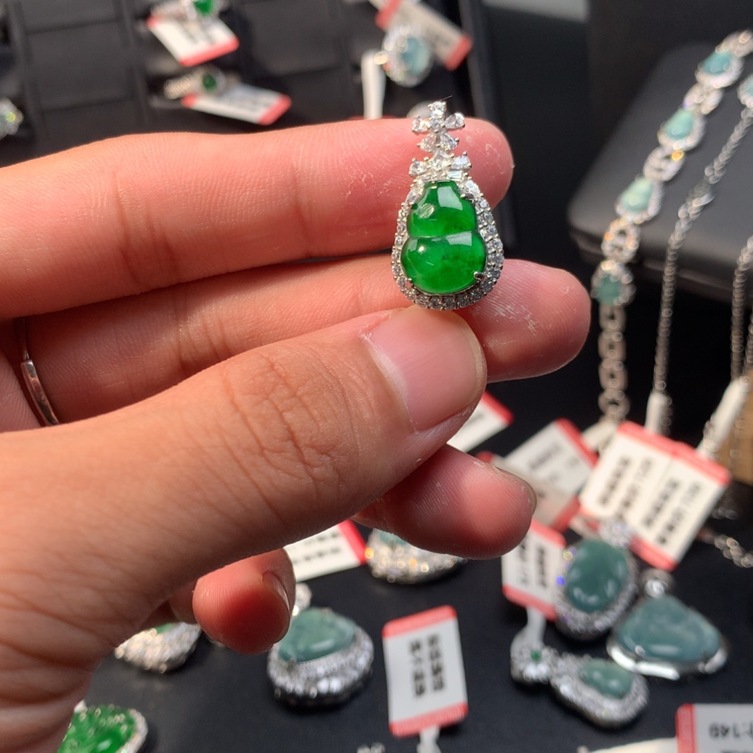 吊坠(不含链)未镶嵌翡翠