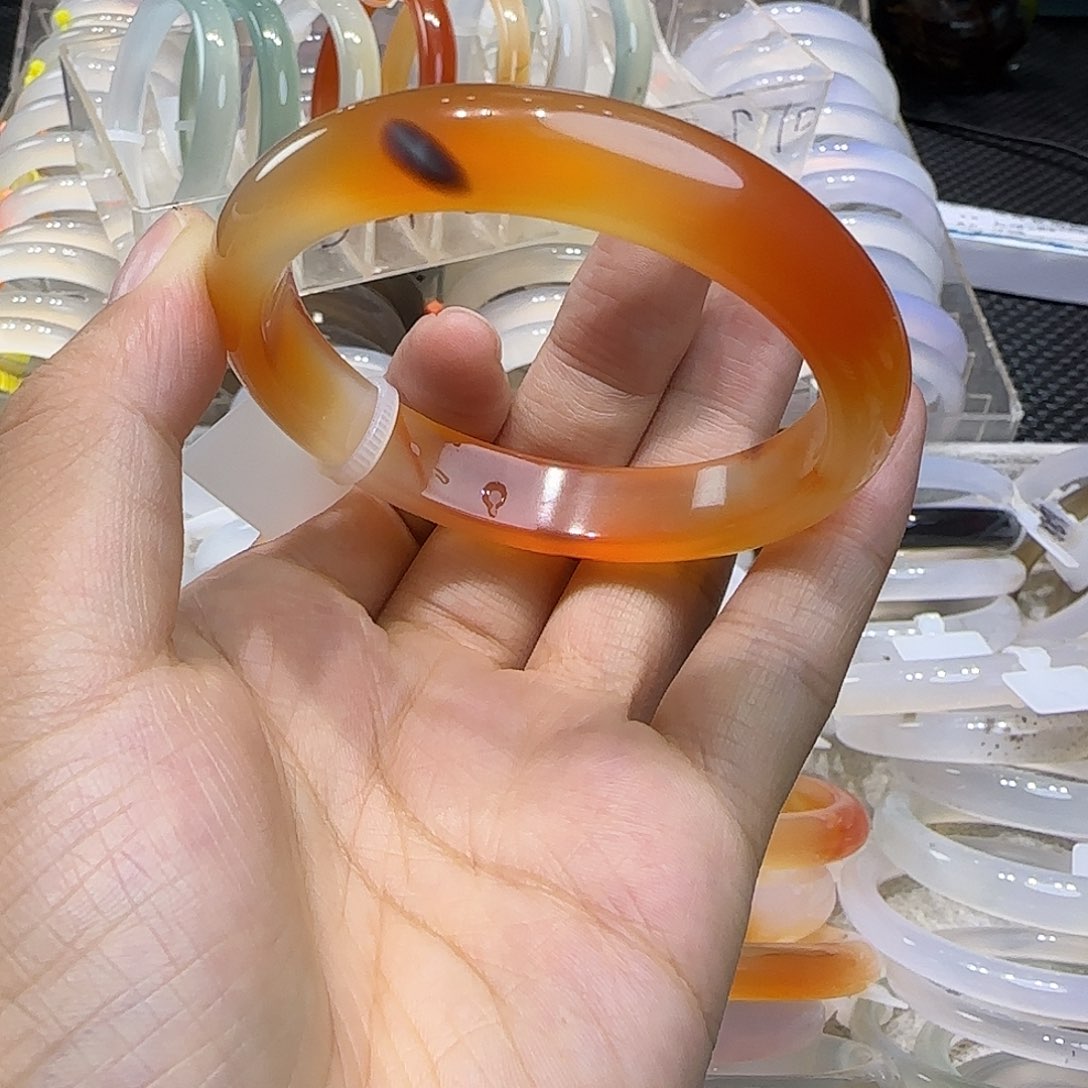 玛瑙/玉髓未镶嵌手镯56微包容