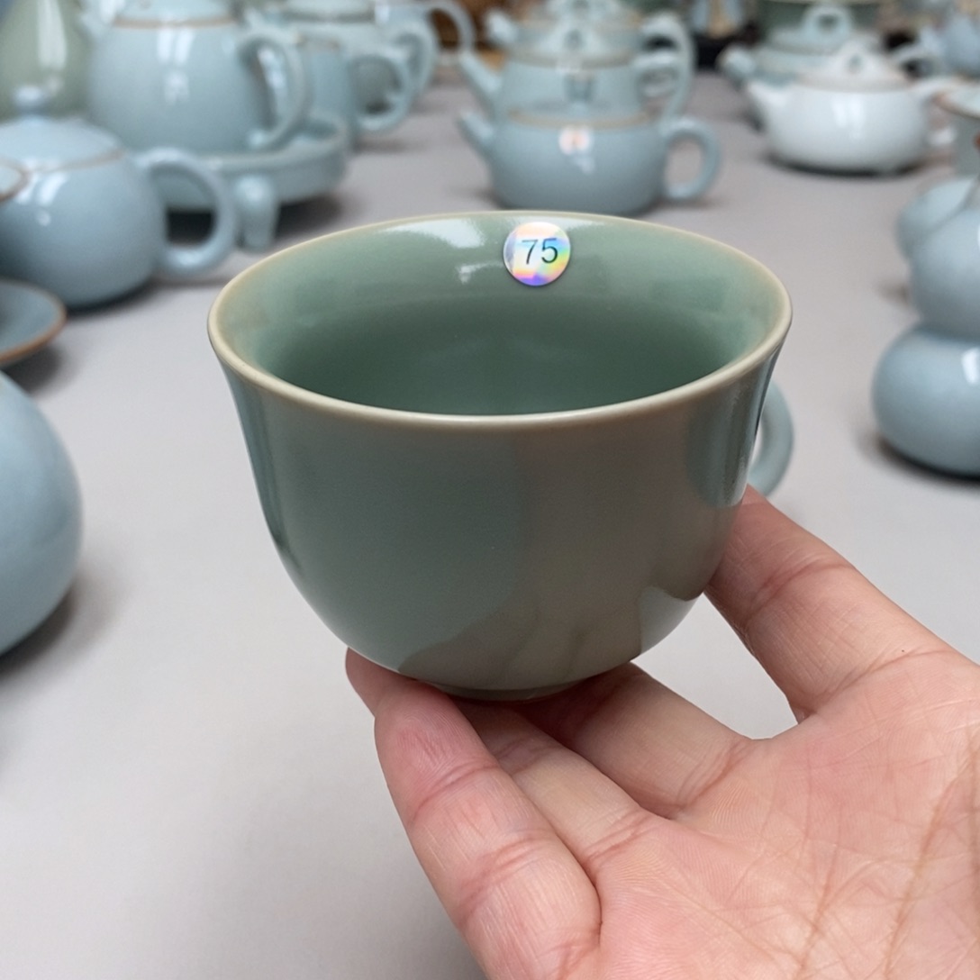 微瑕仿古元宝杯75无礼盒