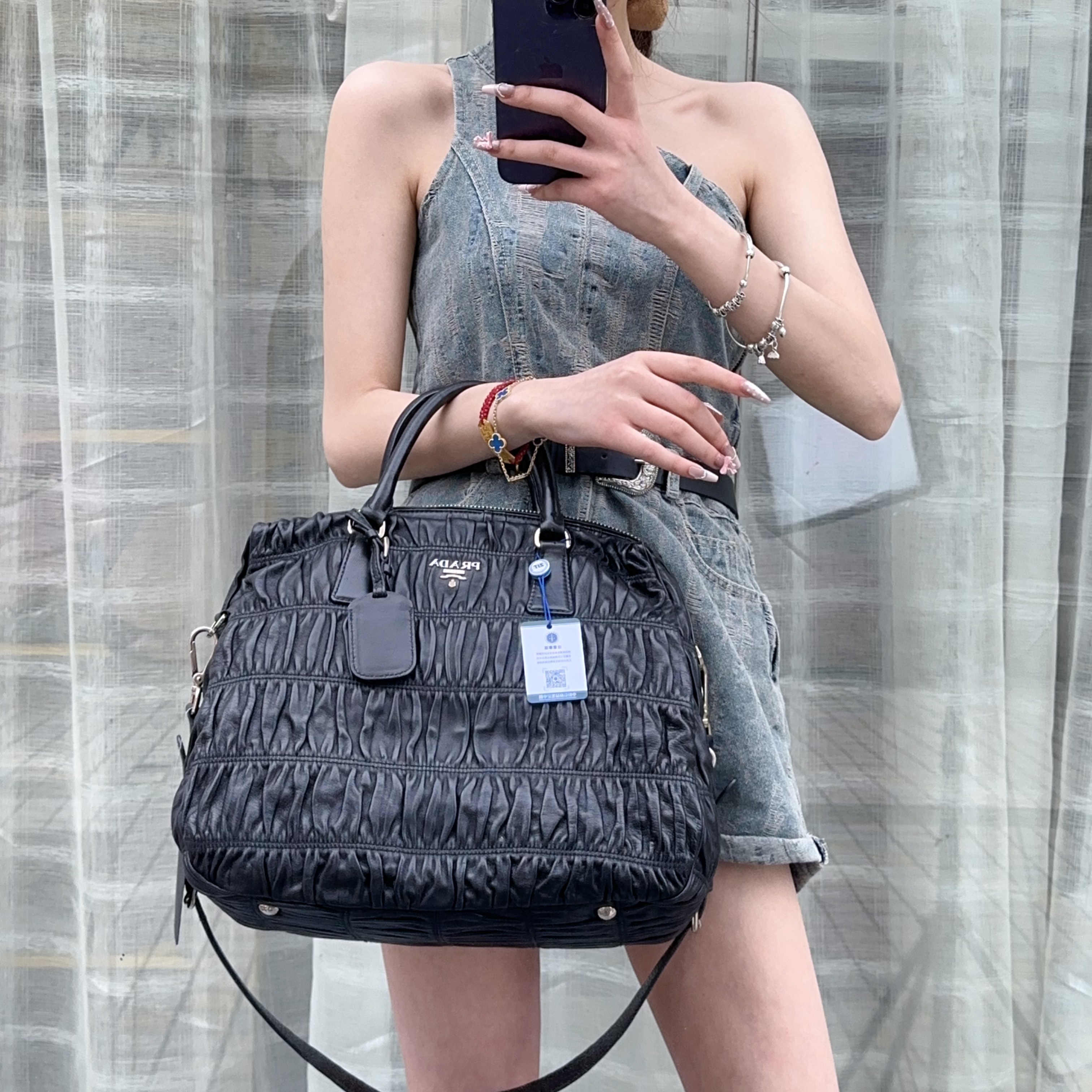 99新 Prada/普拉达 黑色褶皱工艺贝壳手提斜跨包 TH100