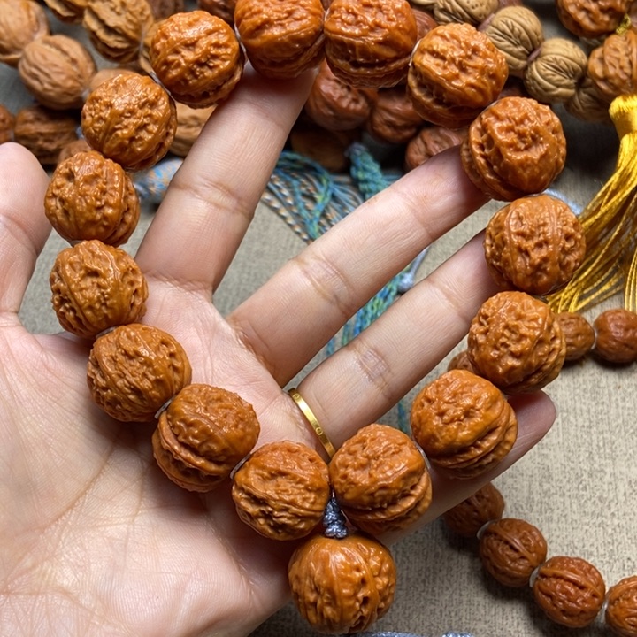 文玩核桃吊坠龙脊八棱