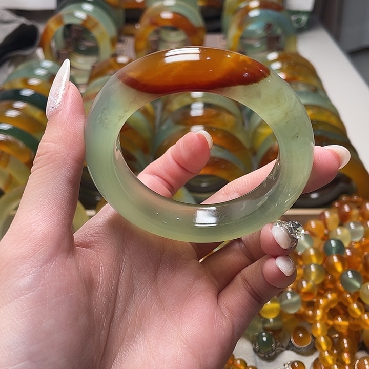 素***沫蛇纹石玉未镶嵌手镯