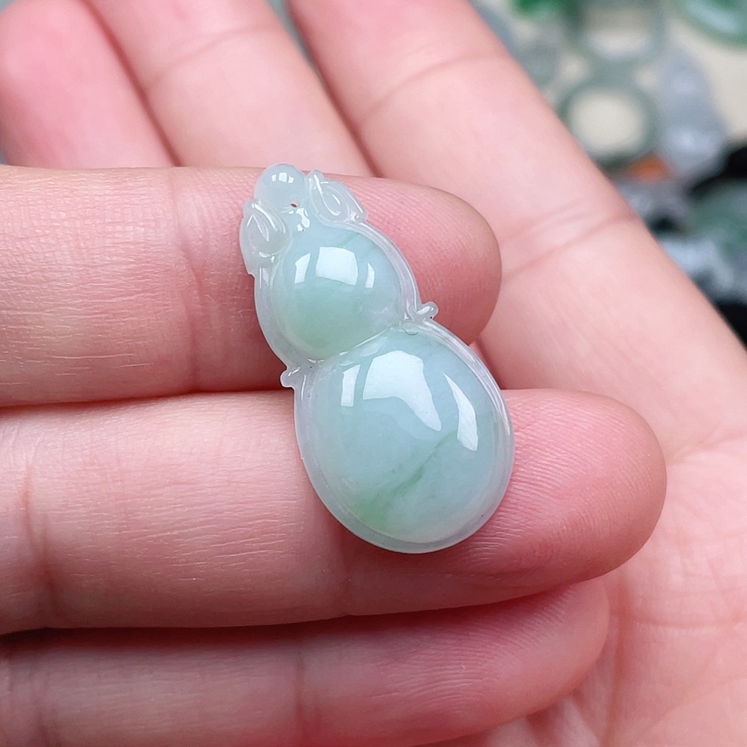 翡翠未镶嵌颈饰葫芦