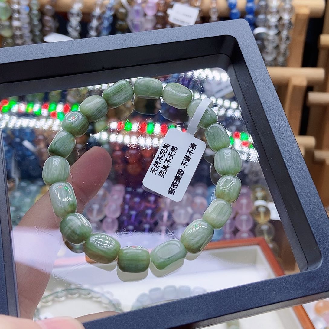 水晶手串未镶嵌月****的绿兔毛随形