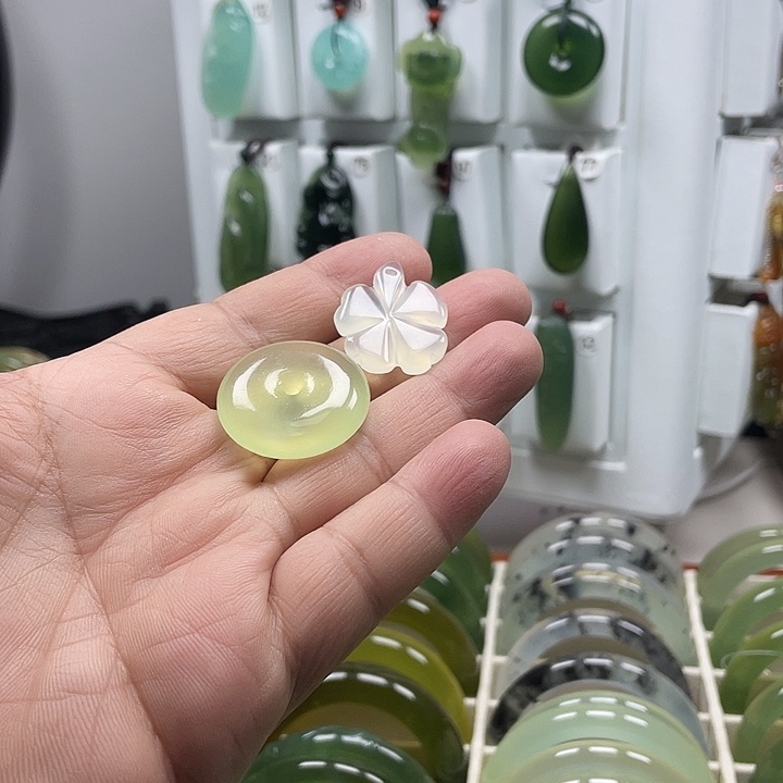 合金蛇纹石玉颈饰