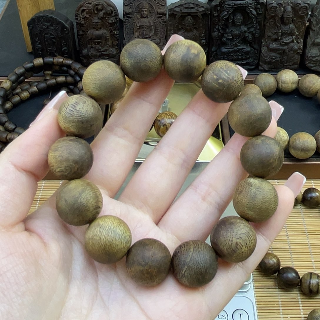 K***考沉香手串芽庄白奇