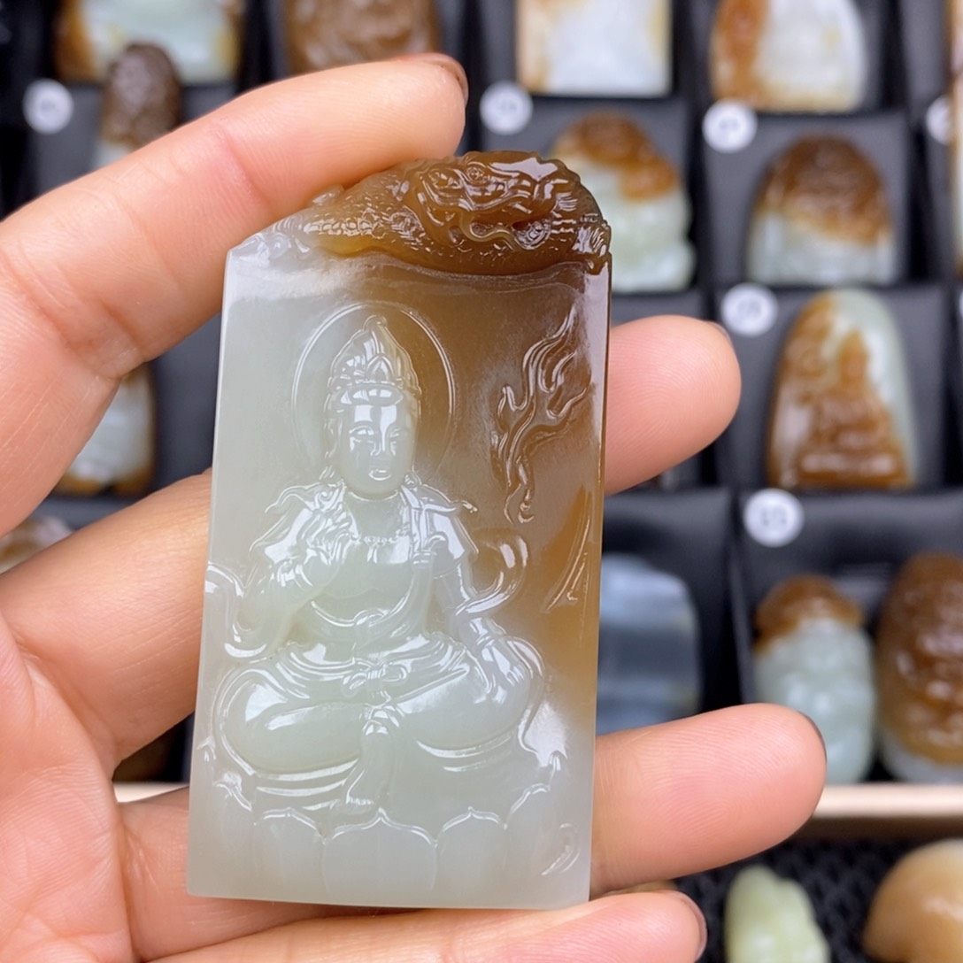 和田玉颈饰未镶嵌银**步