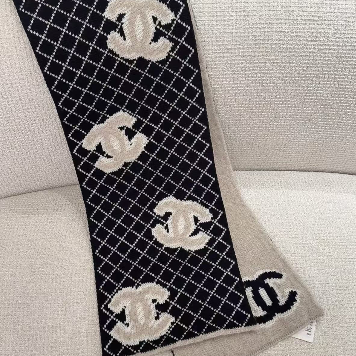 未使用 Chanel/香奈儿 【无盒】经典黑色奶茶色双C羊绒字母围巾围脖