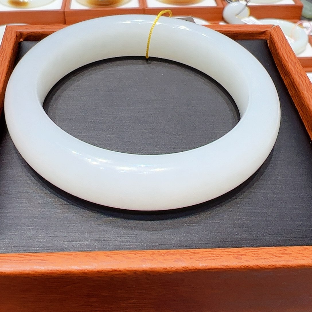 和田玉手镯未镶嵌小**酱